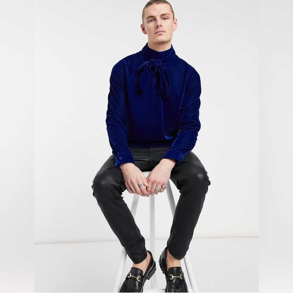 Royal blue fit velvet shirt with pussybow neck tie in royal blue